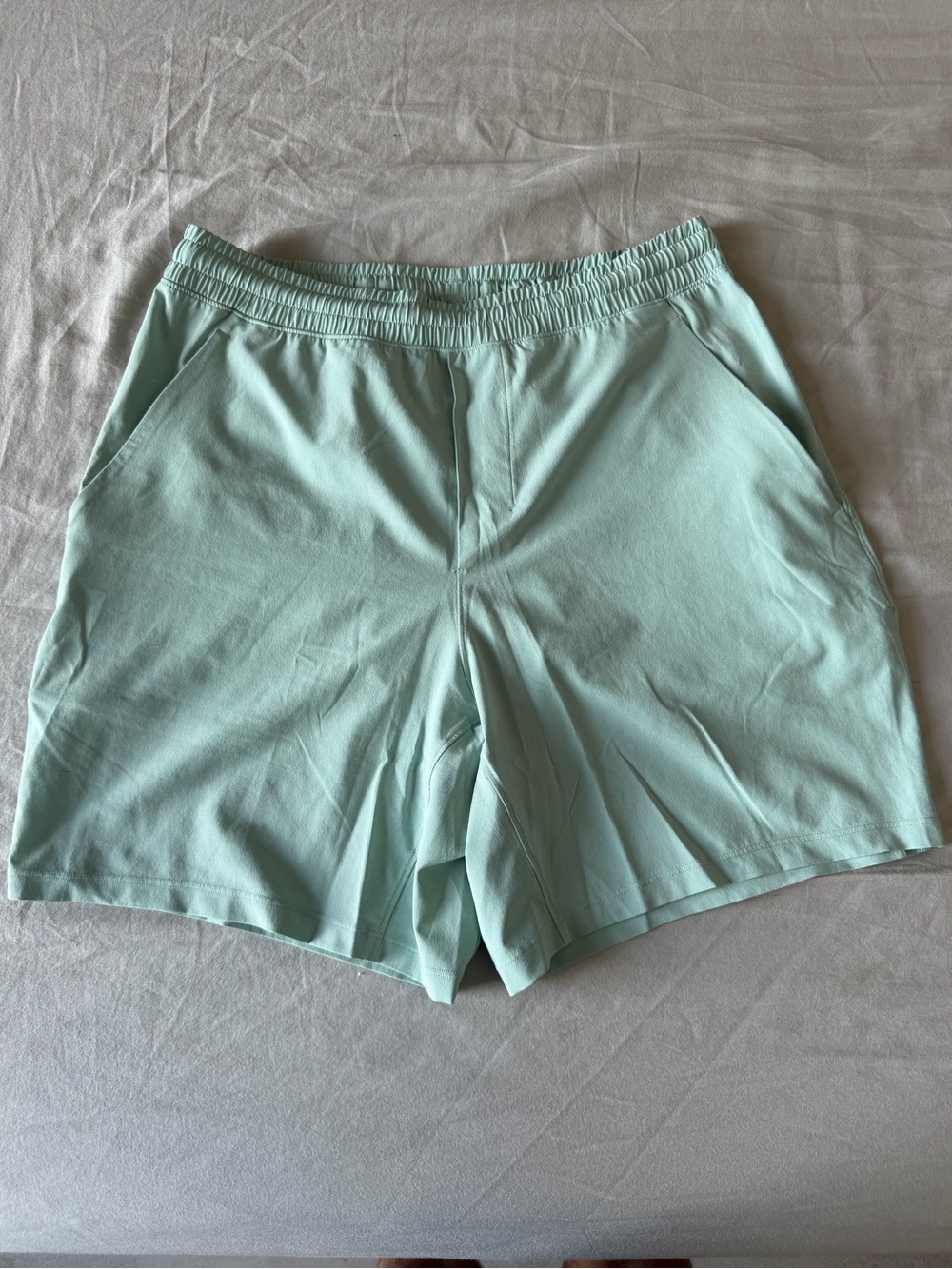Men’s Medium, Lululemon Light Mint Pacebreaker 7” Linerless Shorts